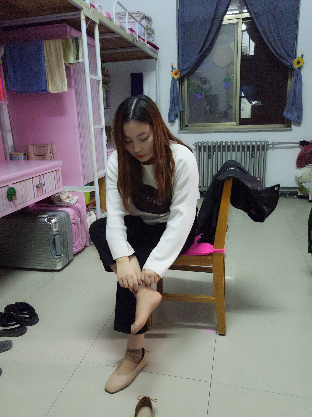 图片[100]-学妹校园寝室短丝系列002期 张梦想[104P] – 速更版-美库