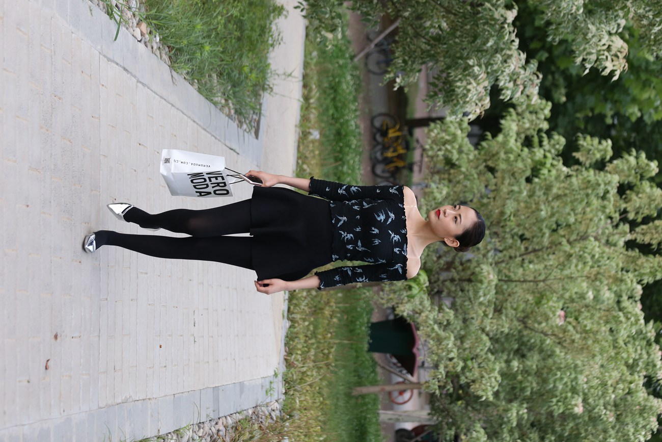 图片[20]-大西瓜爱牙膏-早期作品-Z3-5 空姐黑袜 (1)[131P] – 速更版-美库