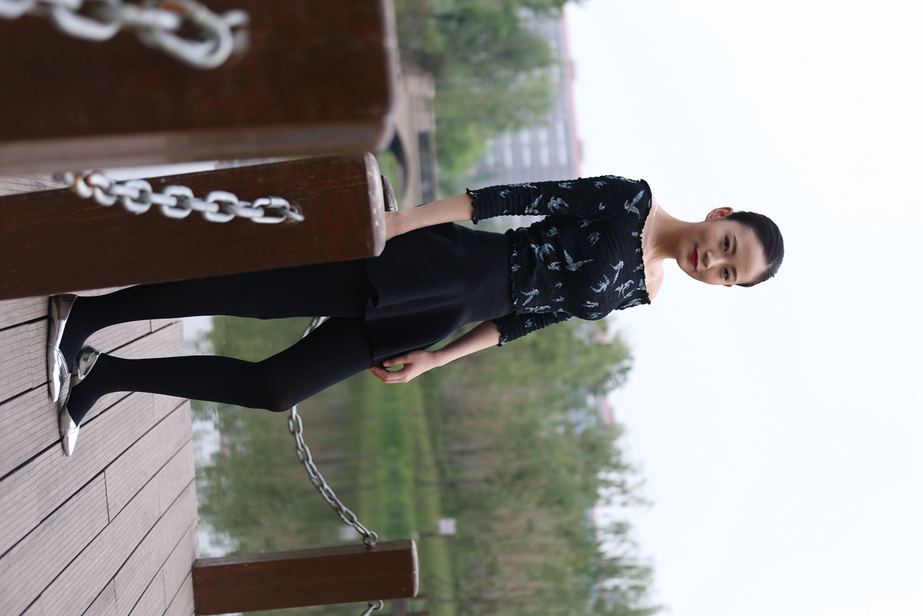 图片[108]-大西瓜爱牙膏-早期作品-Z3-5 空姐黑袜 (1)[131P] – 速更版-美库