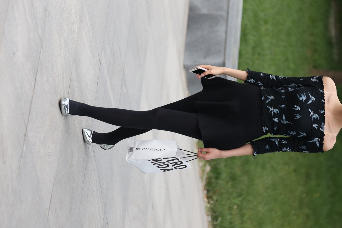 图片[127]-大西瓜爱牙膏-早期作品-Z3-5 空姐黑袜 (1)[131P] – 速更版-美库