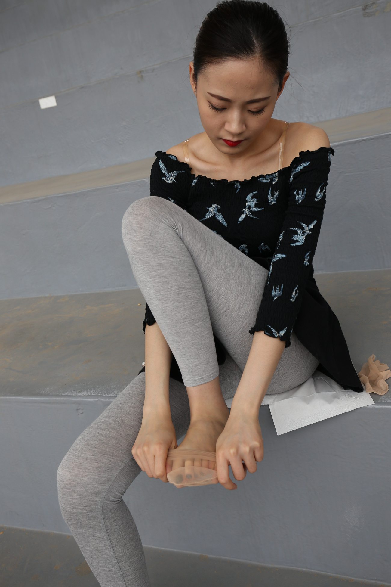 图片[65]-大西瓜爱牙膏-早期作品-Z3-6 空姐灰丝 (1)[67P] – 速更版-美库