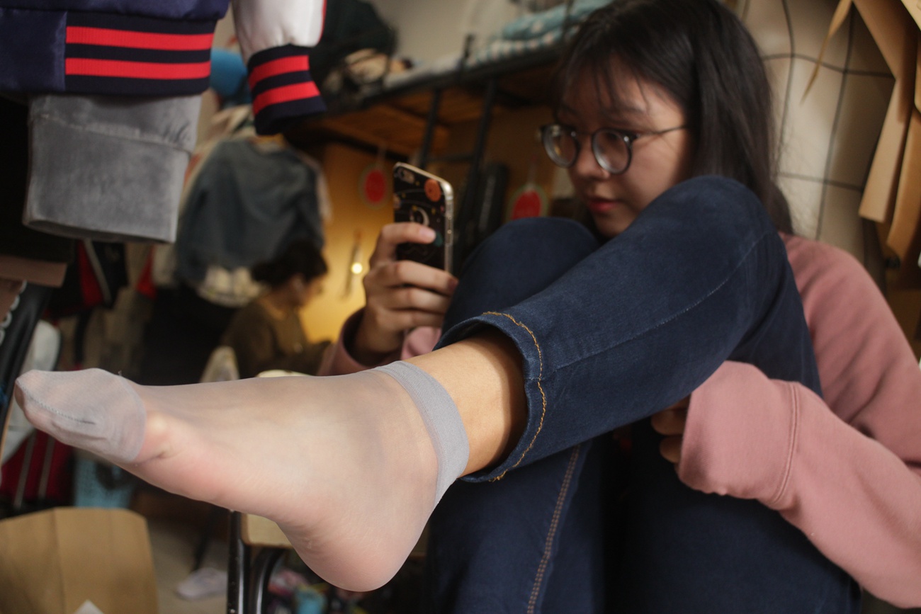 图片[11]-学妹校园寝室短丝系列007期 朱晨伊[55P] – 速更版-美库