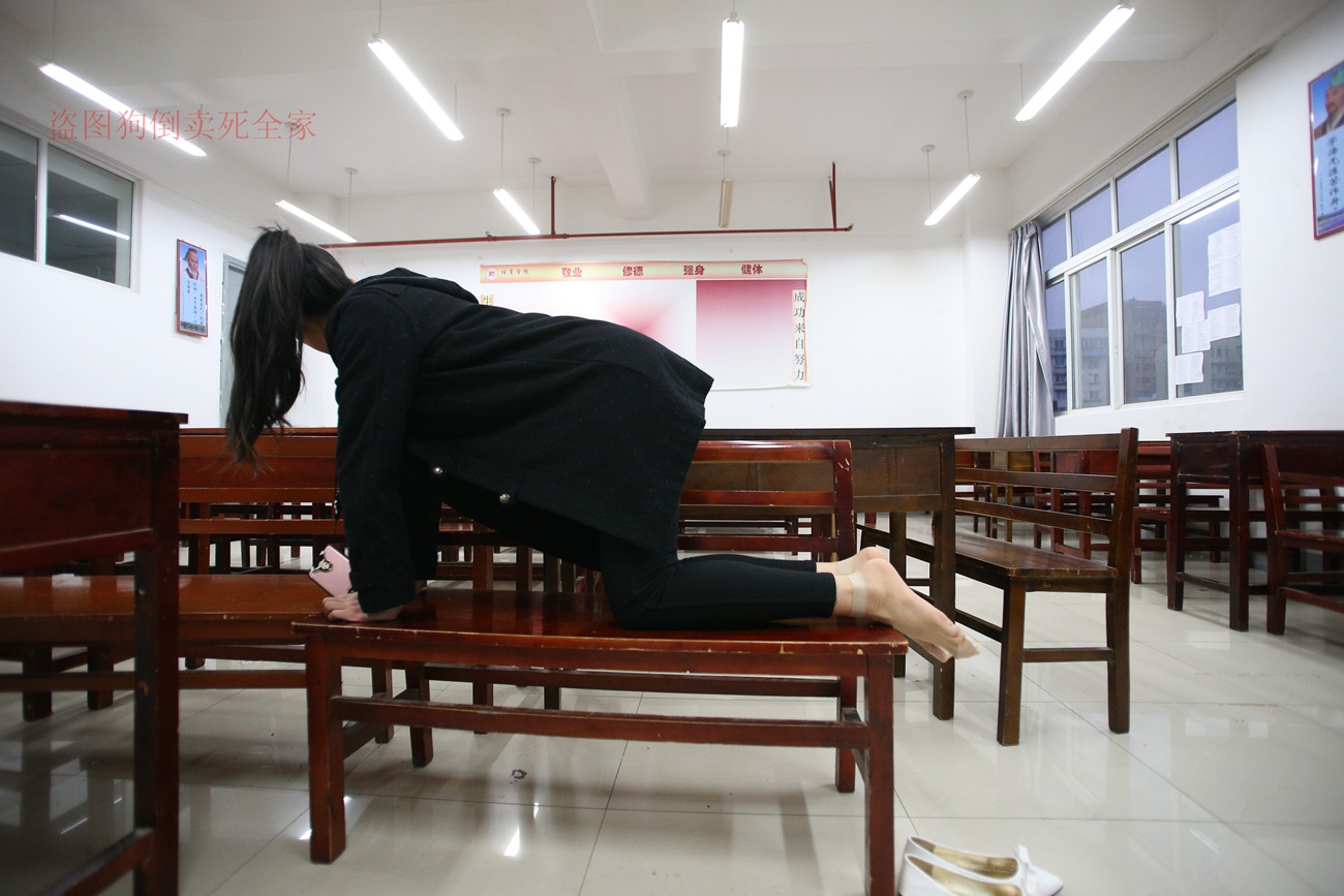 图片[30]-大西瓜爱牙膏-早期作品-Z4-3 短丝+裸足 (1) [187P] – 速更版-美库