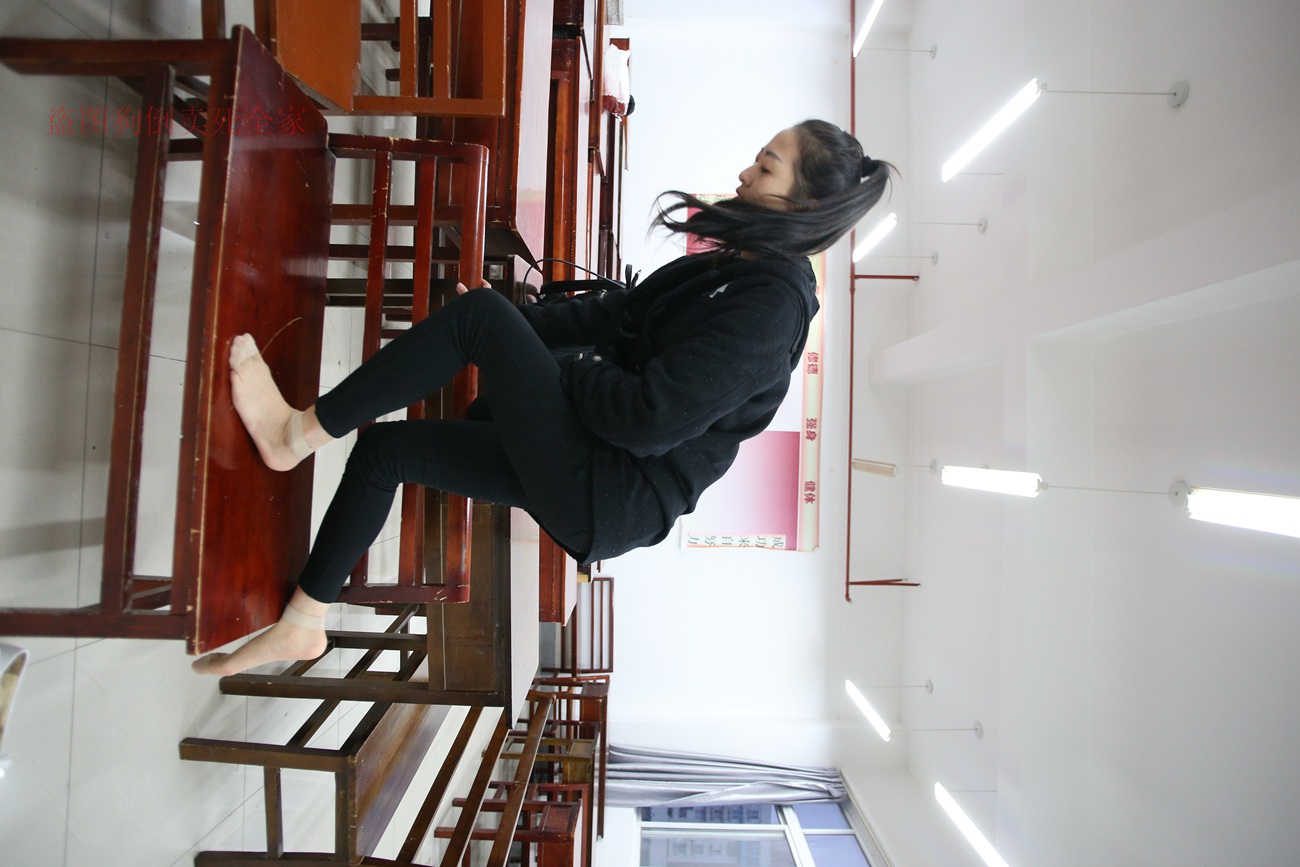 图片[34]-大西瓜爱牙膏-早期作品-Z4-3 短丝+裸足 (1) [187P] – 速更版-美库