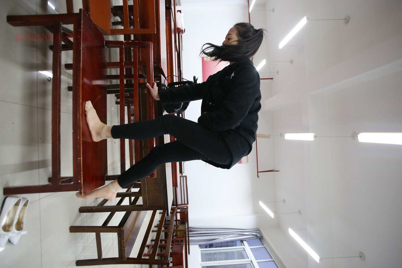 图片[35]-大西瓜爱牙膏-早期作品-Z4-3 短丝+裸足 (1) [187P] – 速更版-美库