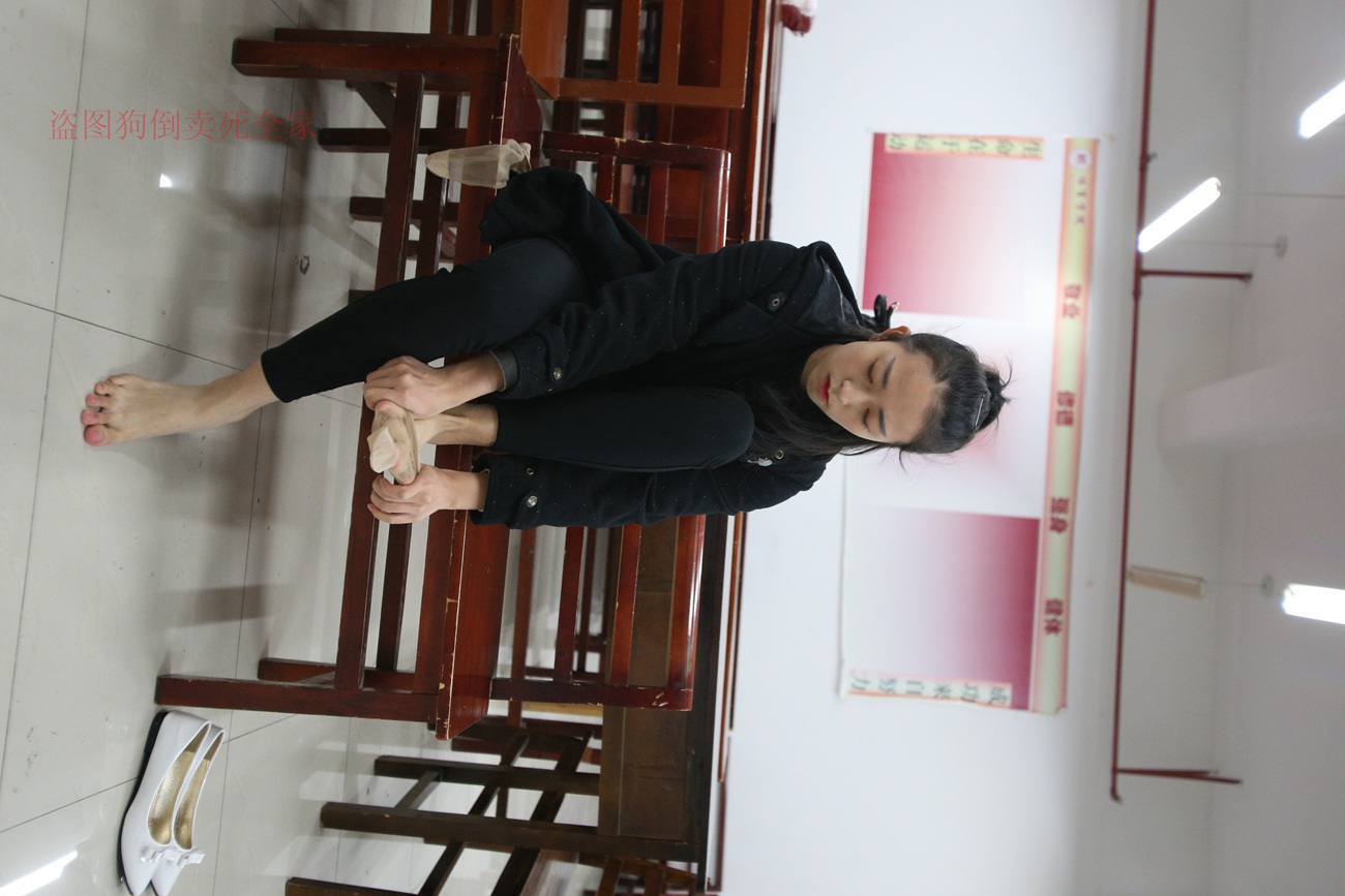 图片[50]-大西瓜爱牙膏-早期作品-Z4-3 短丝+裸足 (1) [187P] – 速更版-美库