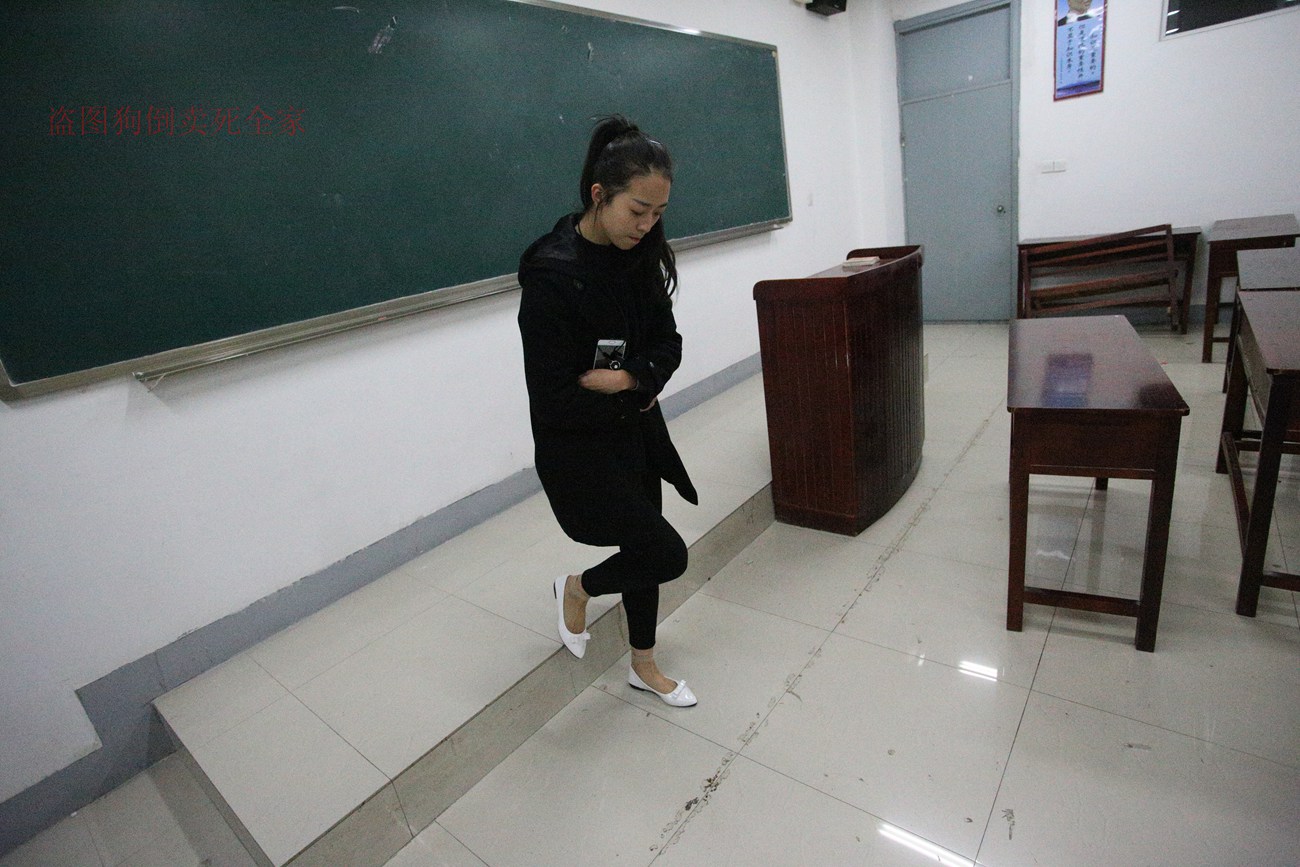 图片[79]-大西瓜爱牙膏-早期作品-Z4-3 短丝+裸足 (1) [187P] – 速更版-美库