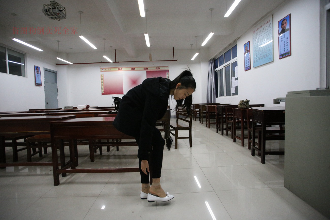 图片[130]-大西瓜爱牙膏-早期作品-Z4-3 短丝+裸足 (1) [187P] – 速更版-美库