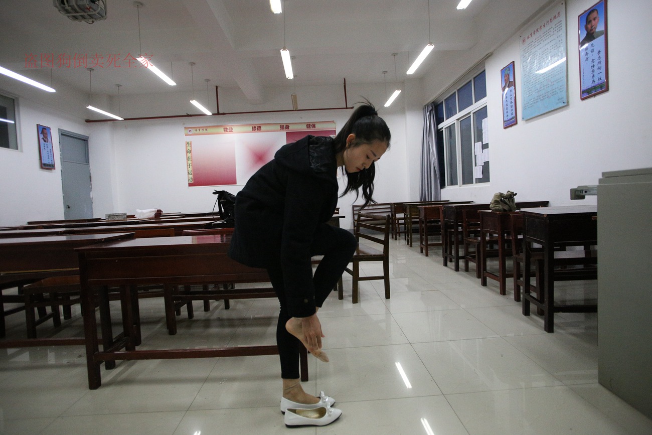 图片[136]-大西瓜爱牙膏-早期作品-Z4-3 短丝+裸足 (1) [187P] – 速更版-美库