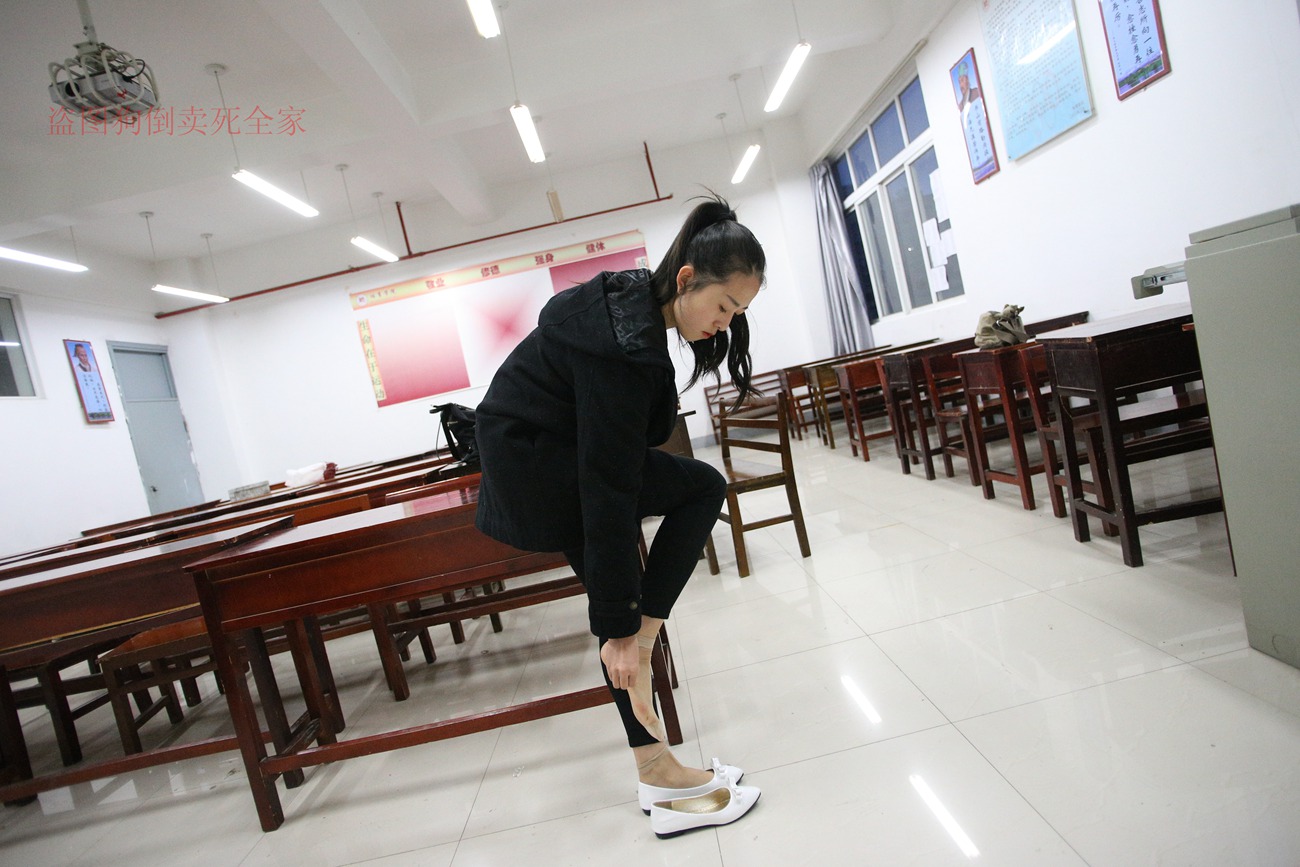 图片[138]-大西瓜爱牙膏-早期作品-Z4-3 短丝+裸足 (1) [187P] – 速更版-美库