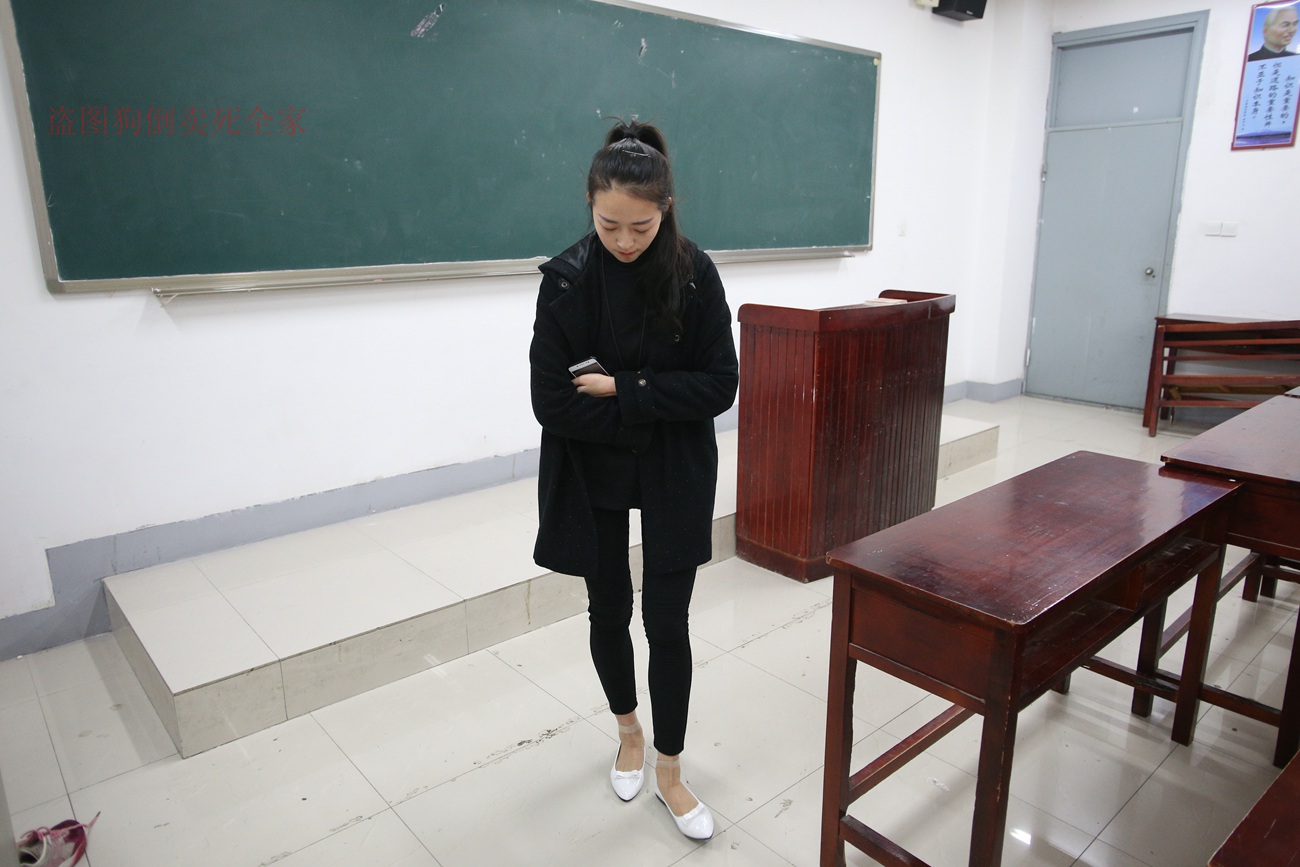 图片[159]-大西瓜爱牙膏-早期作品-Z4-3 短丝+裸足 (1) [187P] – 速更版-美库