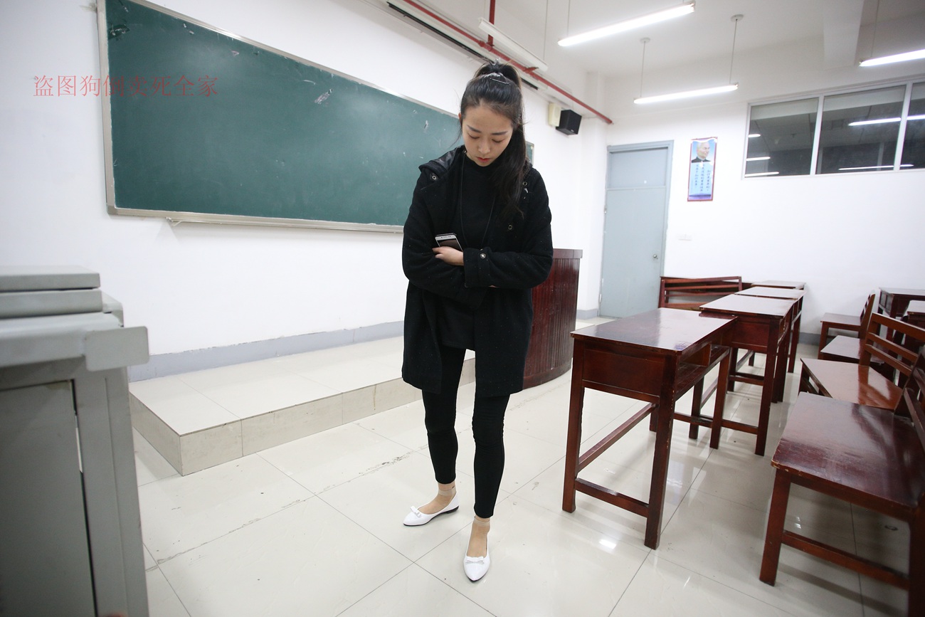 图片[160]-大西瓜爱牙膏-早期作品-Z4-3 短丝+裸足 (1) [187P] – 速更版-美库