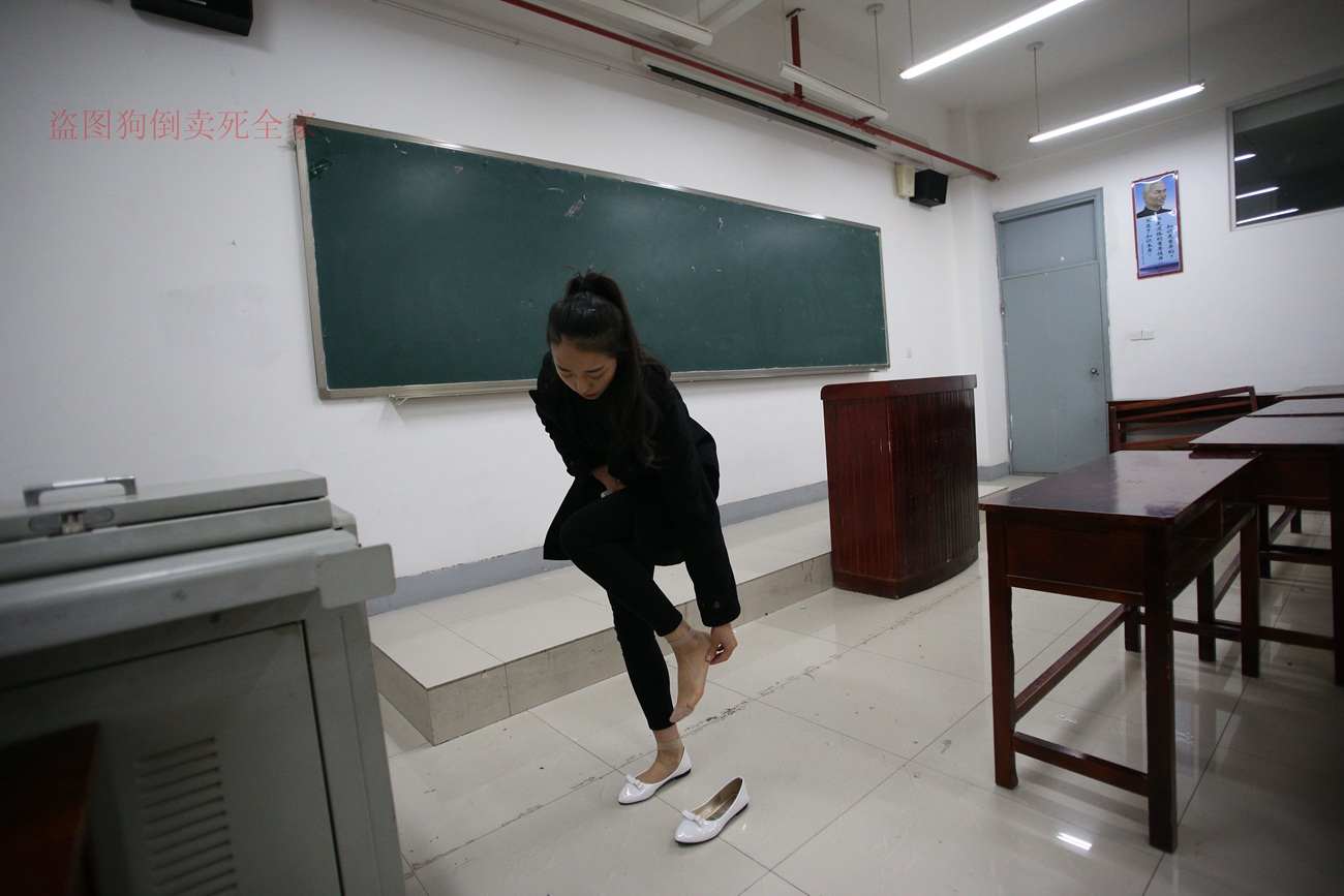 图片[171]-大西瓜爱牙膏-早期作品-Z4-3 短丝+裸足 (1) [187P] – 速更版-美库