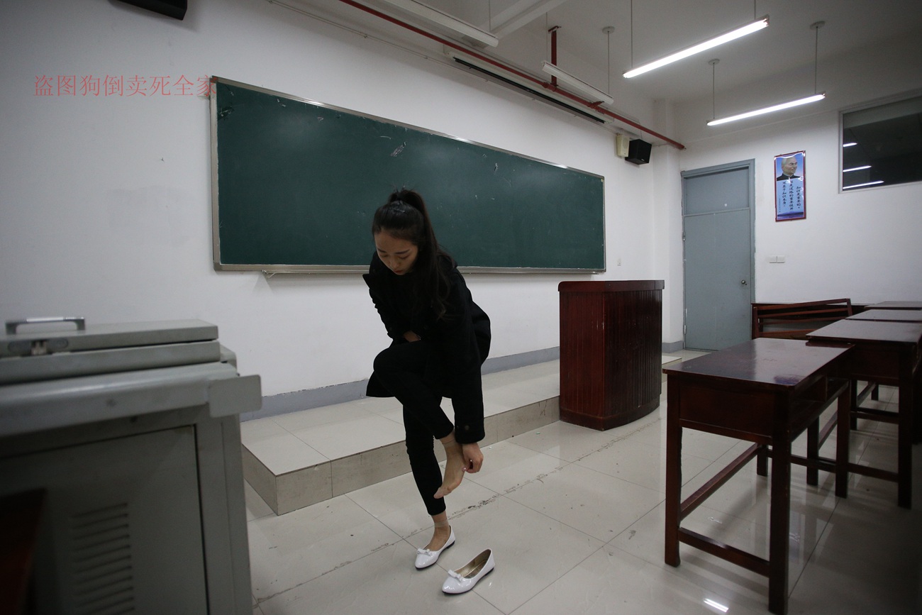 图片[170]-大西瓜爱牙膏-早期作品-Z4-3 短丝+裸足 (1) [187P] – 速更版-美库