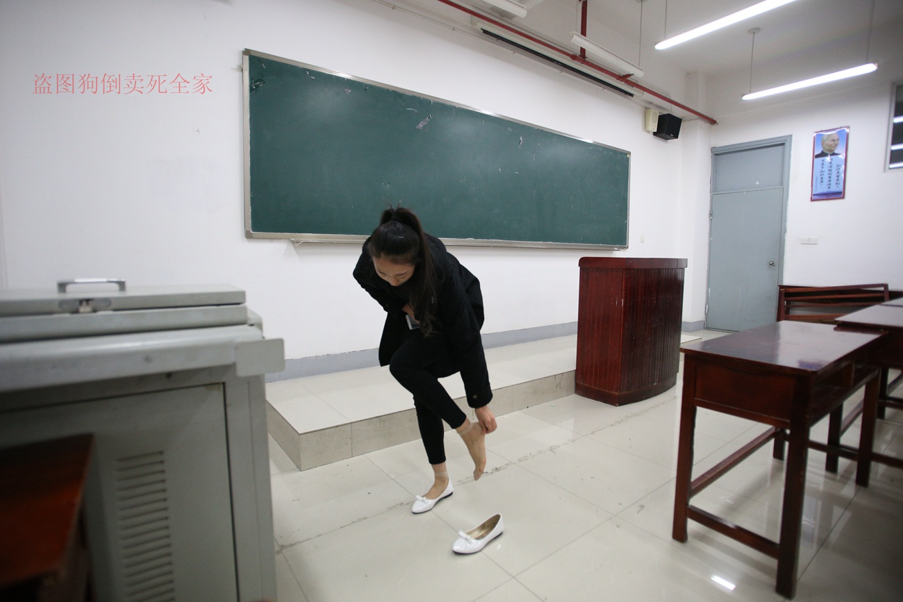 图片[174]-大西瓜爱牙膏-早期作品-Z4-3 短丝+裸足 (1) [187P] – 速更版-美库