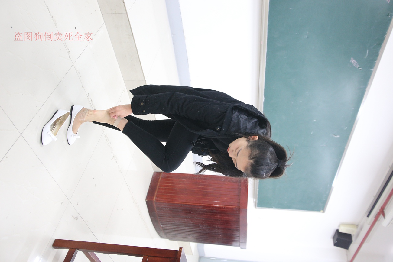 图片[181]-大西瓜爱牙膏-早期作品-Z4-3 短丝+裸足 (1) [187P] – 速更版-美库