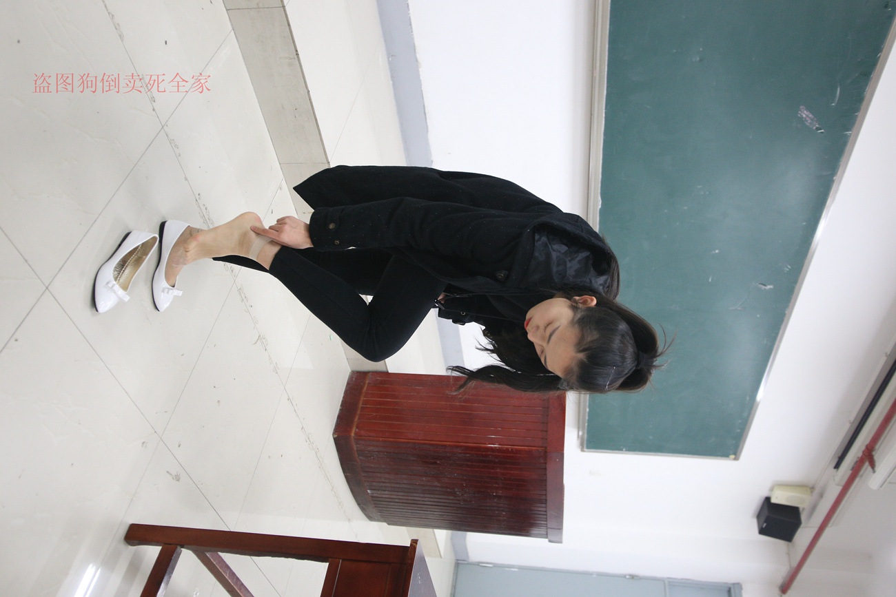 图片[182]-大西瓜爱牙膏-早期作品-Z4-3 短丝+裸足 (1) [187P] – 速更版-美库