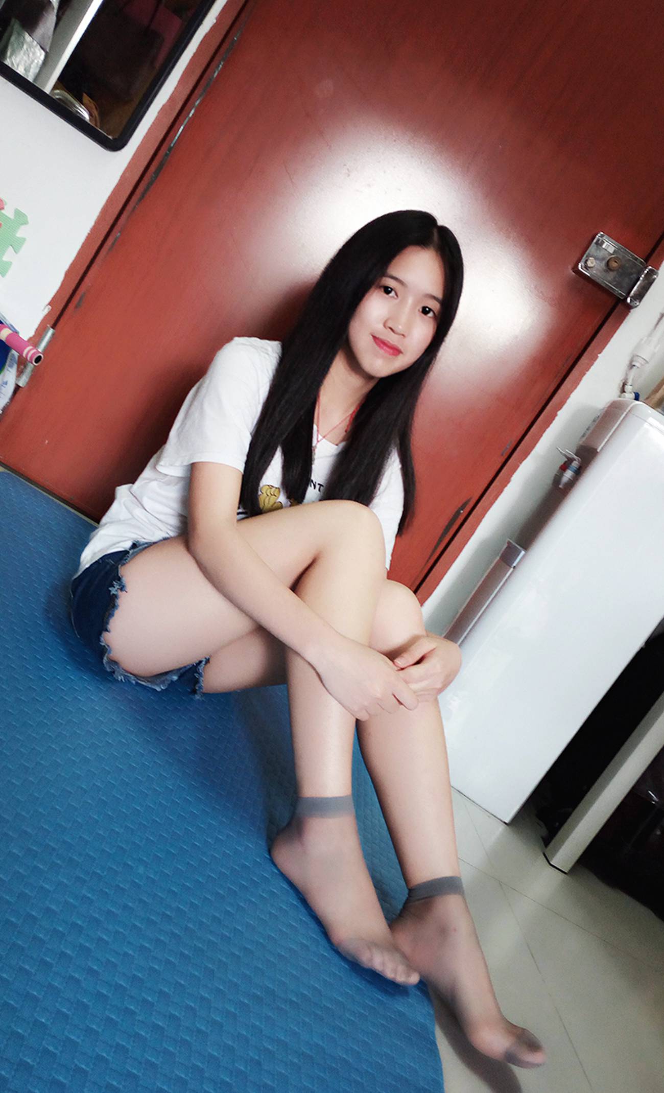 图片[23]-学妹校园寝室短丝系列012期 黄颖[40P] – 速更版-美库