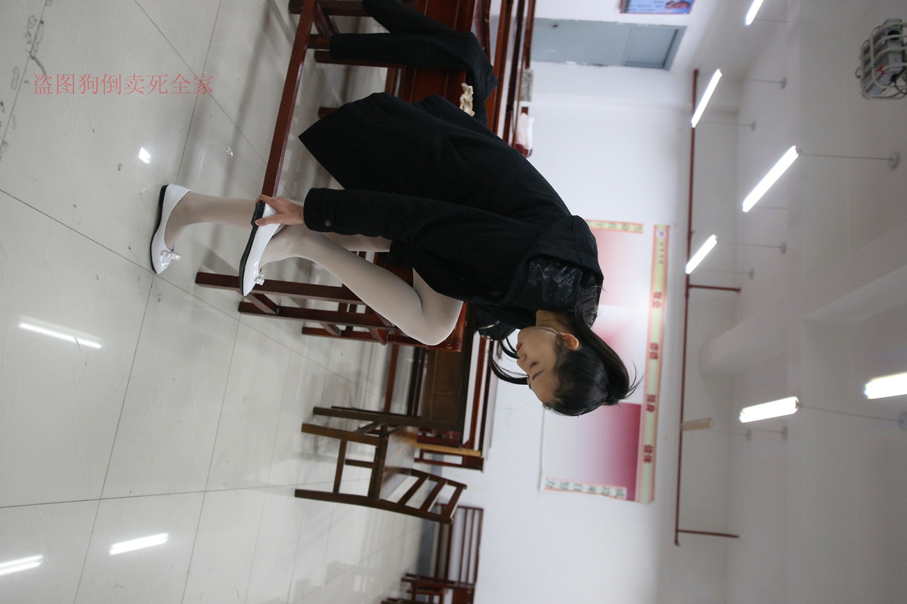 图片[17]-大西瓜爱牙膏-早期作品-Z4-4 教室电梯白袜 [336P] – 速更版-美库