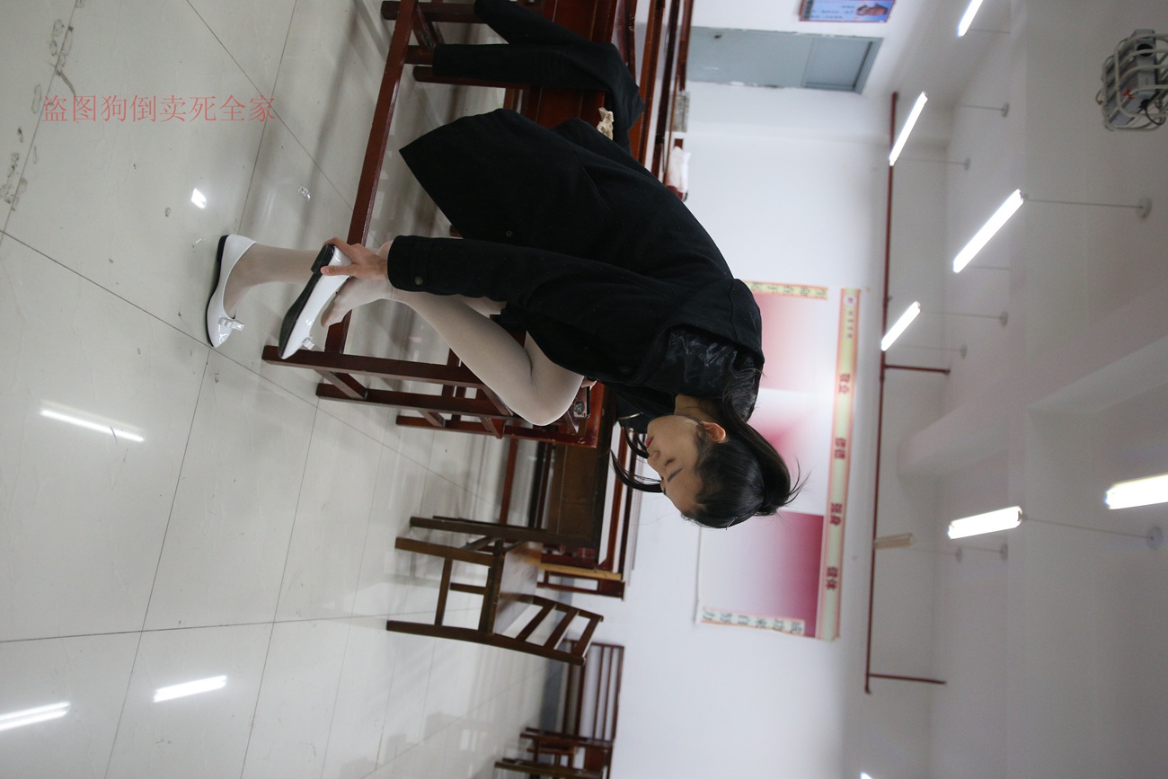 图片[18]-大西瓜爱牙膏-早期作品-Z4-4 教室电梯白袜 [336P] – 速更版-美库