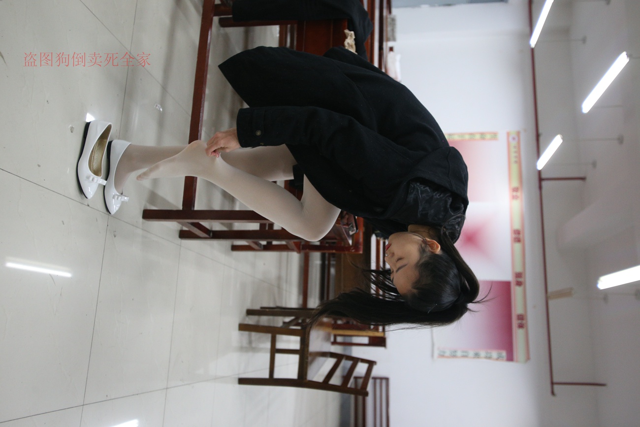 图片[22]-大西瓜爱牙膏-早期作品-Z4-4 教室电梯白袜 [336P] – 速更版-美库