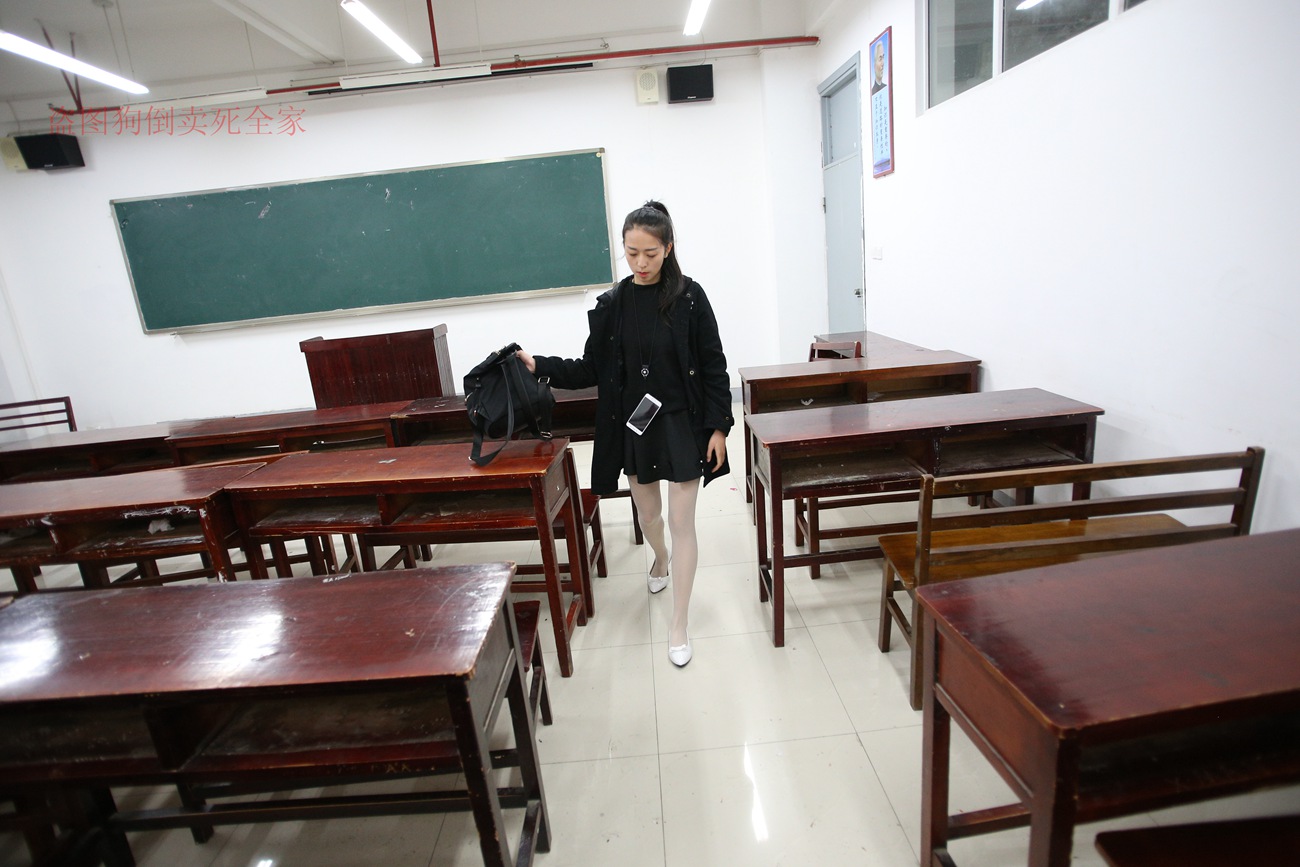 图片[53]-大西瓜爱牙膏-早期作品-Z4-4 教室电梯白袜 [336P] – 速更版-美库