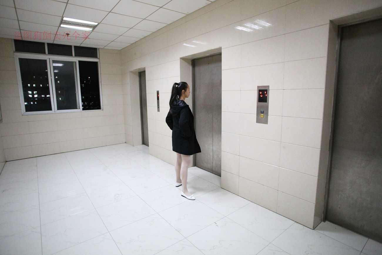 图片[64]-大西瓜爱牙膏-早期作品-Z4-4 教室电梯白袜 [336P] – 速更版-美库