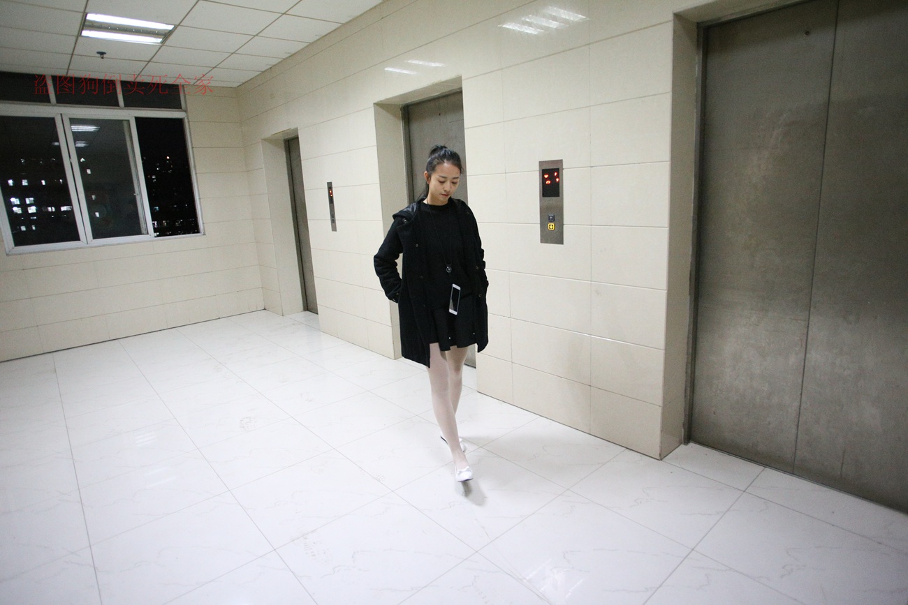 图片[66]-大西瓜爱牙膏-早期作品-Z4-4 教室电梯白袜 [336P] – 速更版-美库