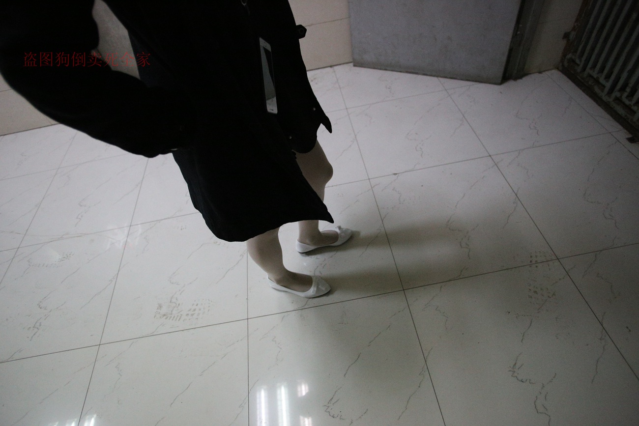 图片[71]-大西瓜爱牙膏-早期作品-Z4-4 教室电梯白袜 [336P] – 速更版-美库