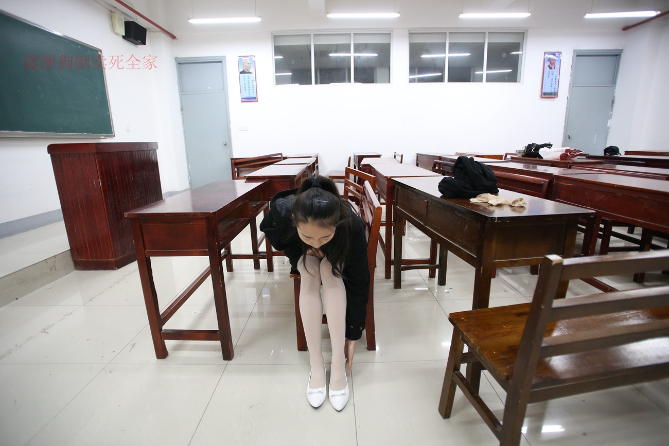 图片[108]-大西瓜爱牙膏-早期作品-Z4-4 教室电梯白袜 [336P] – 速更版-美库