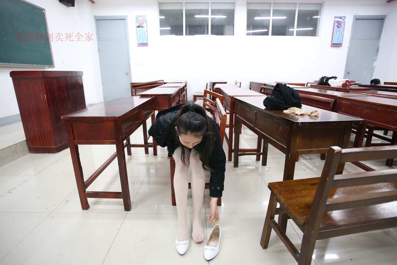 图片[110]-大西瓜爱牙膏-早期作品-Z4-4 教室电梯白袜 [336P] – 速更版-美库