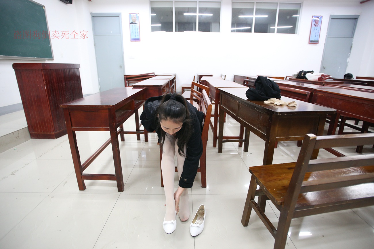 图片[111]-大西瓜爱牙膏-早期作品-Z4-4 教室电梯白袜 [336P] – 速更版-美库