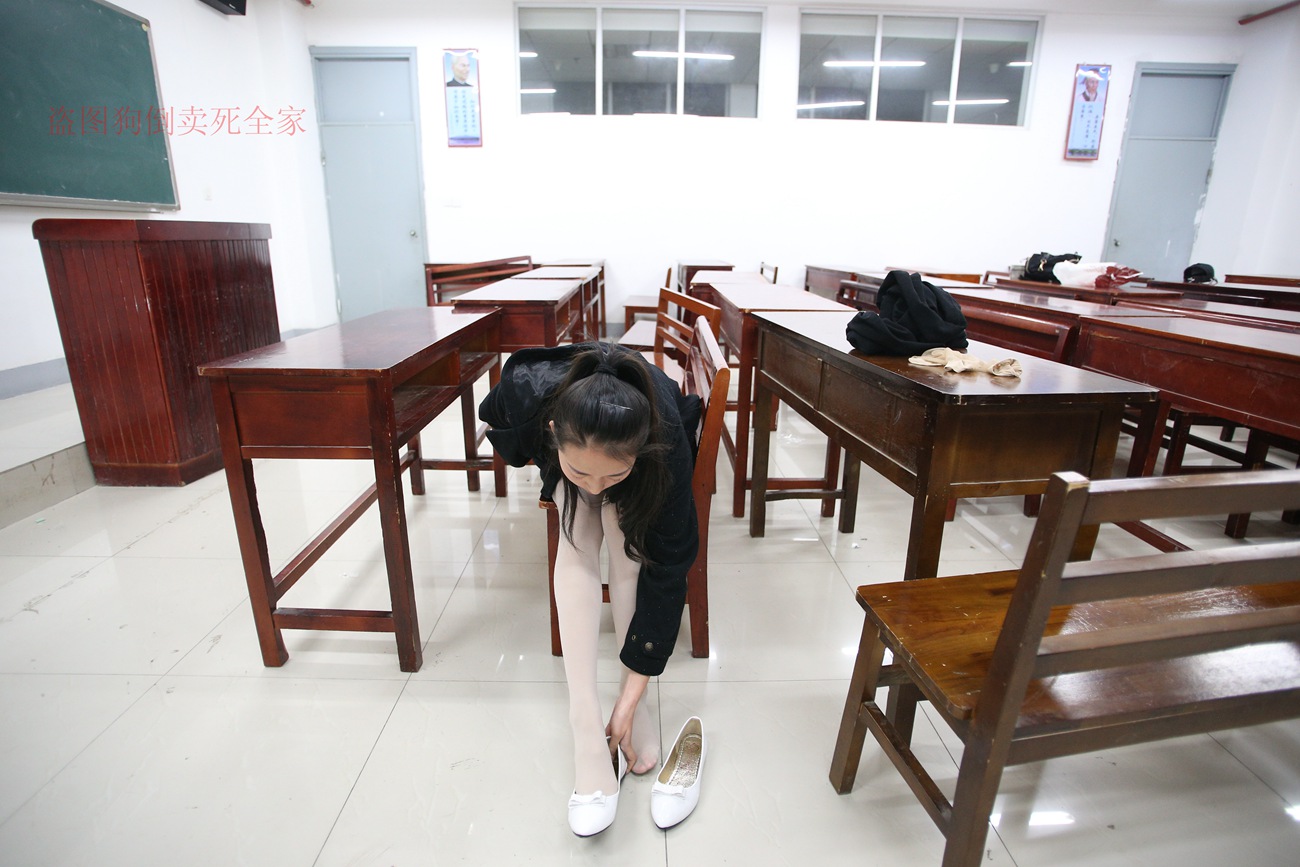 图片[112]-大西瓜爱牙膏-早期作品-Z4-4 教室电梯白袜 [336P] – 速更版-美库