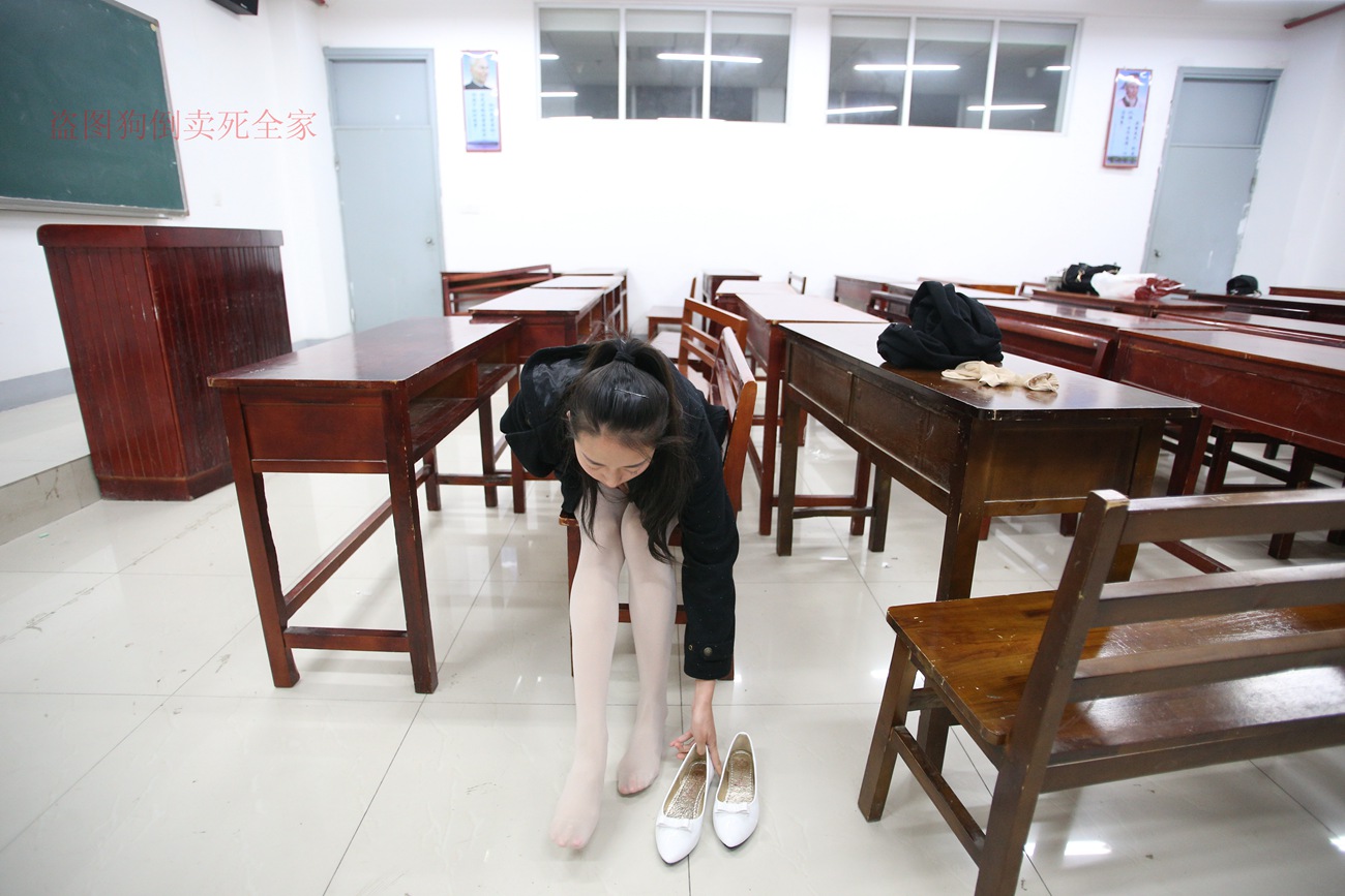 图片[113]-大西瓜爱牙膏-早期作品-Z4-4 教室电梯白袜 [336P] – 速更版-美库