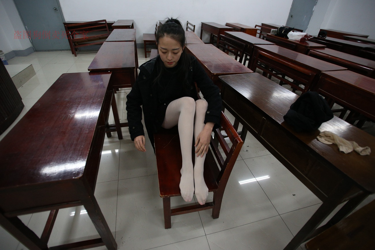 图片[122]-大西瓜爱牙膏-早期作品-Z4-4 教室电梯白袜 [336P] – 速更版-美库