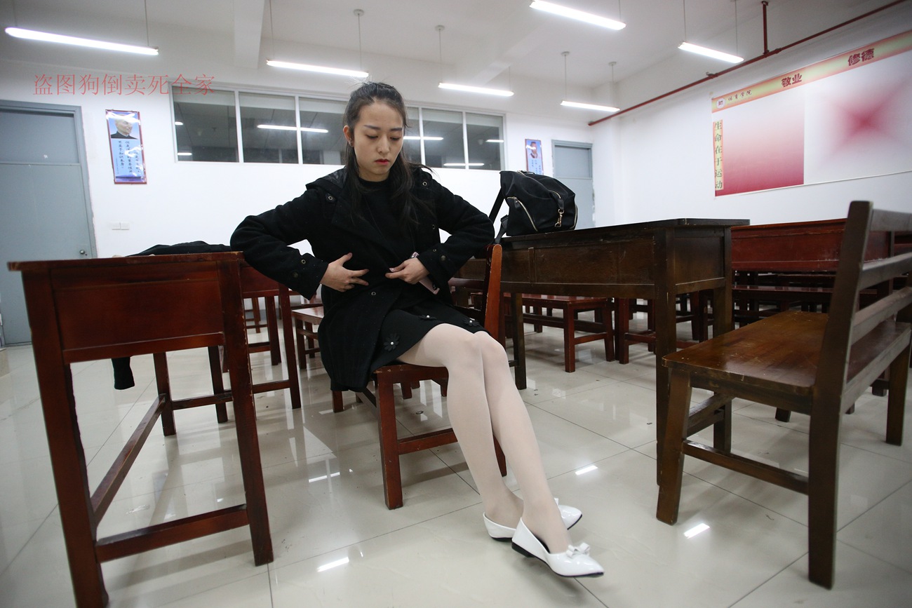 图片[205]-大西瓜爱牙膏-早期作品-Z4-4 教室电梯白袜 [336P] – 速更版-美库