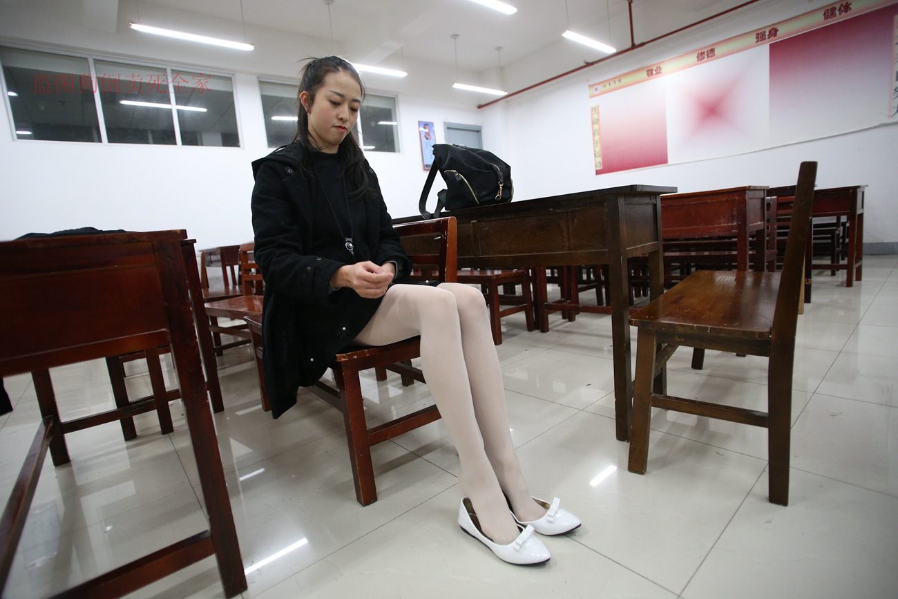 图片[244]-大西瓜爱牙膏-早期作品-Z4-4 教室电梯白袜 [336P] – 速更版-美库