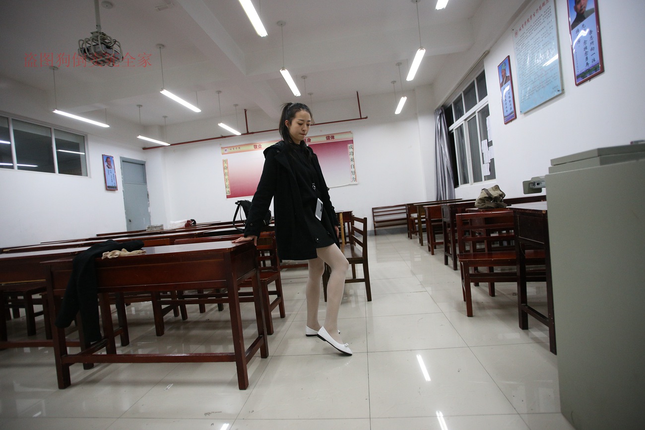 图片[330]-大西瓜爱牙膏-早期作品-Z4-4 教室电梯白袜 [336P] – 速更版-美库