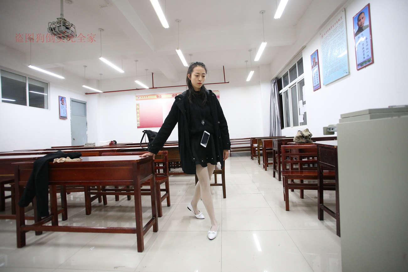 图片[331]-大西瓜爱牙膏-早期作品-Z4-4 教室电梯白袜 [336P] – 速更版-美库