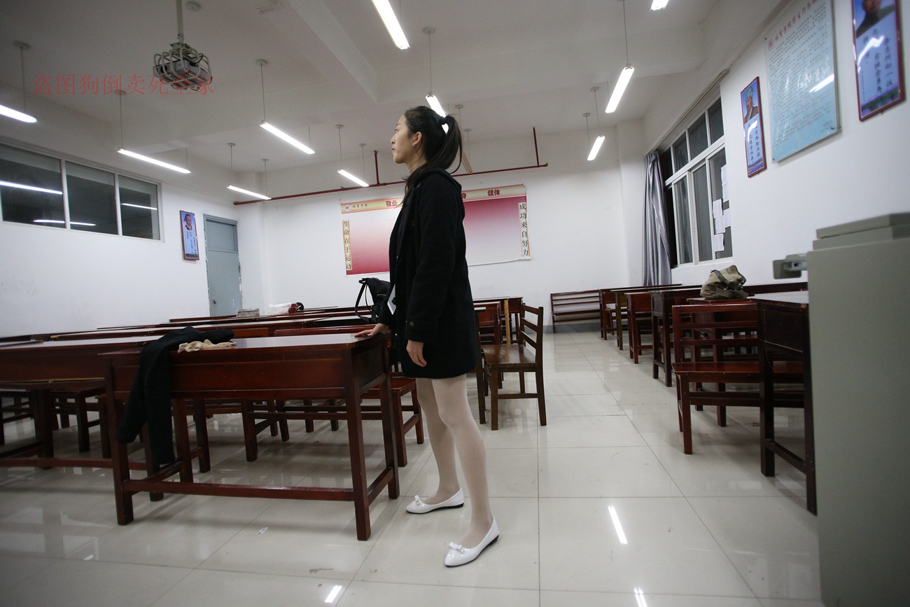 图片[332]-大西瓜爱牙膏-早期作品-Z4-4 教室电梯白袜 [336P] – 速更版-美库