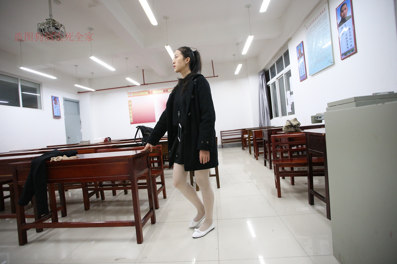 图片[334]-大西瓜爱牙膏-早期作品-Z4-4 教室电梯白袜 [336P] – 速更版-美库