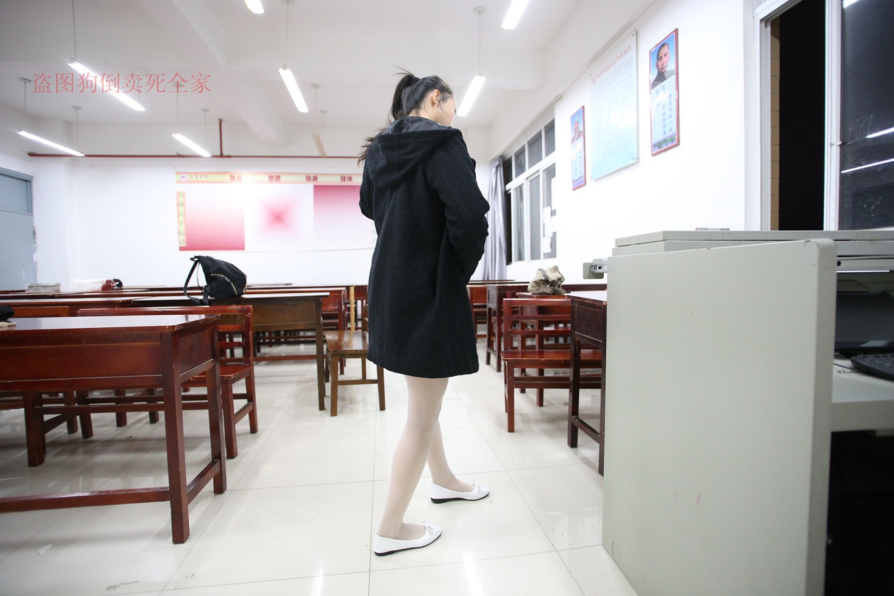 图片[335]-大西瓜爱牙膏-早期作品-Z4-4 教室电梯白袜 [336P] – 速更版-美库