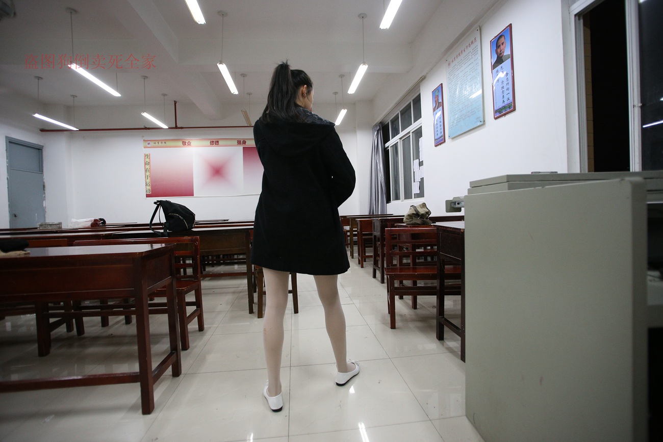 图片[337]-大西瓜爱牙膏-早期作品-Z4-4 教室电梯白袜 [336P] – 速更版-美库