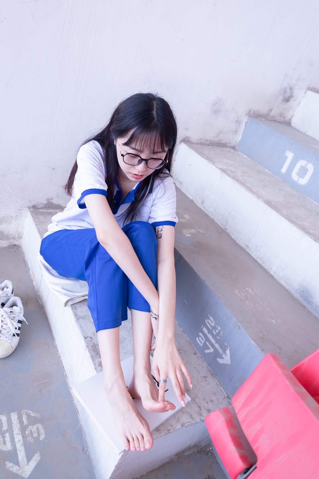 图片[123]-[BoBoSocks袜啵啵]NO.002 稚予-校服、贝壳头、白棉袜、裸足[139P] – 速更版-美库