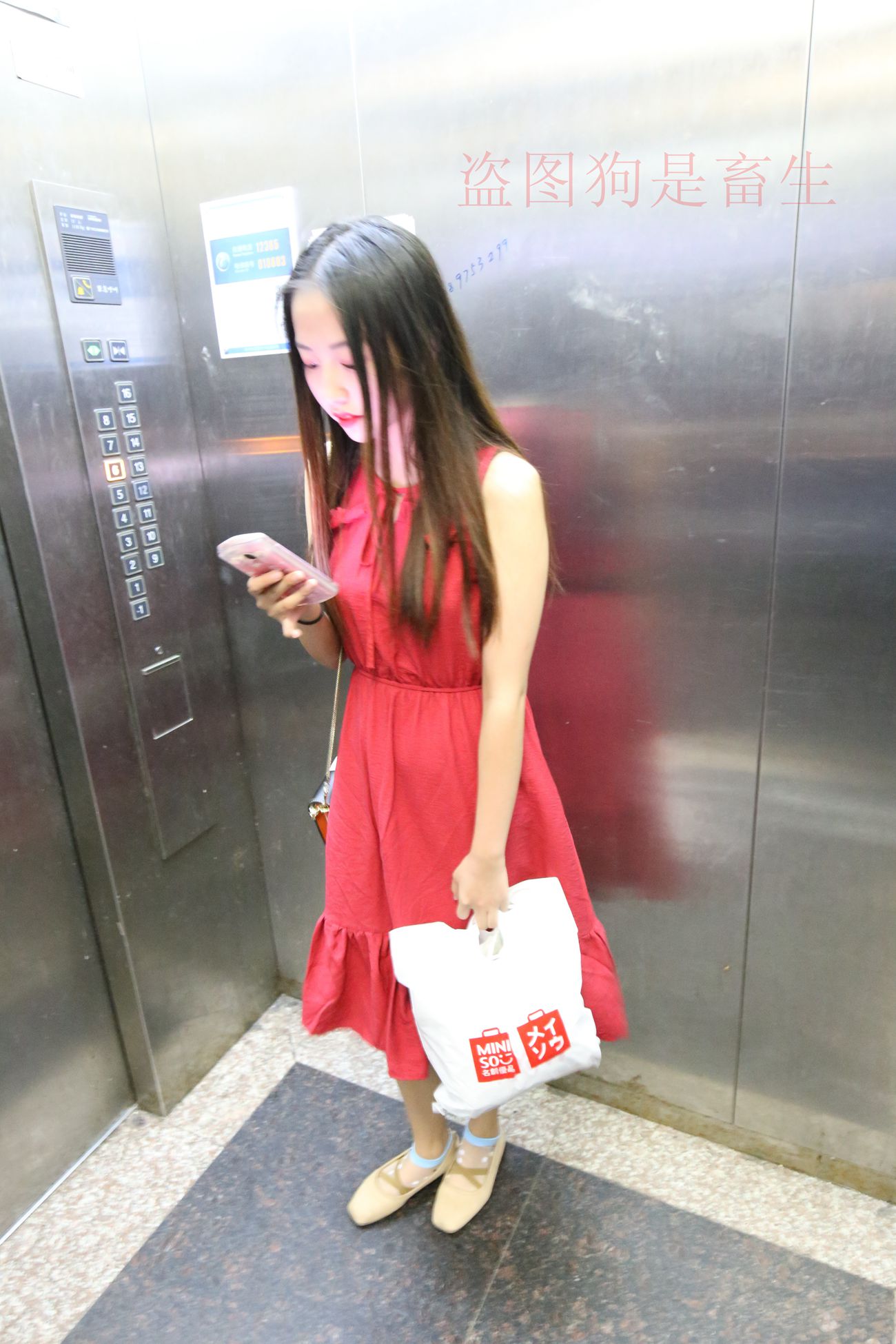 图片[33]-大西瓜爱牙膏-早期作品-Z5-4 电梯冰丝+裸足(1)[136P] – 速更版-美库