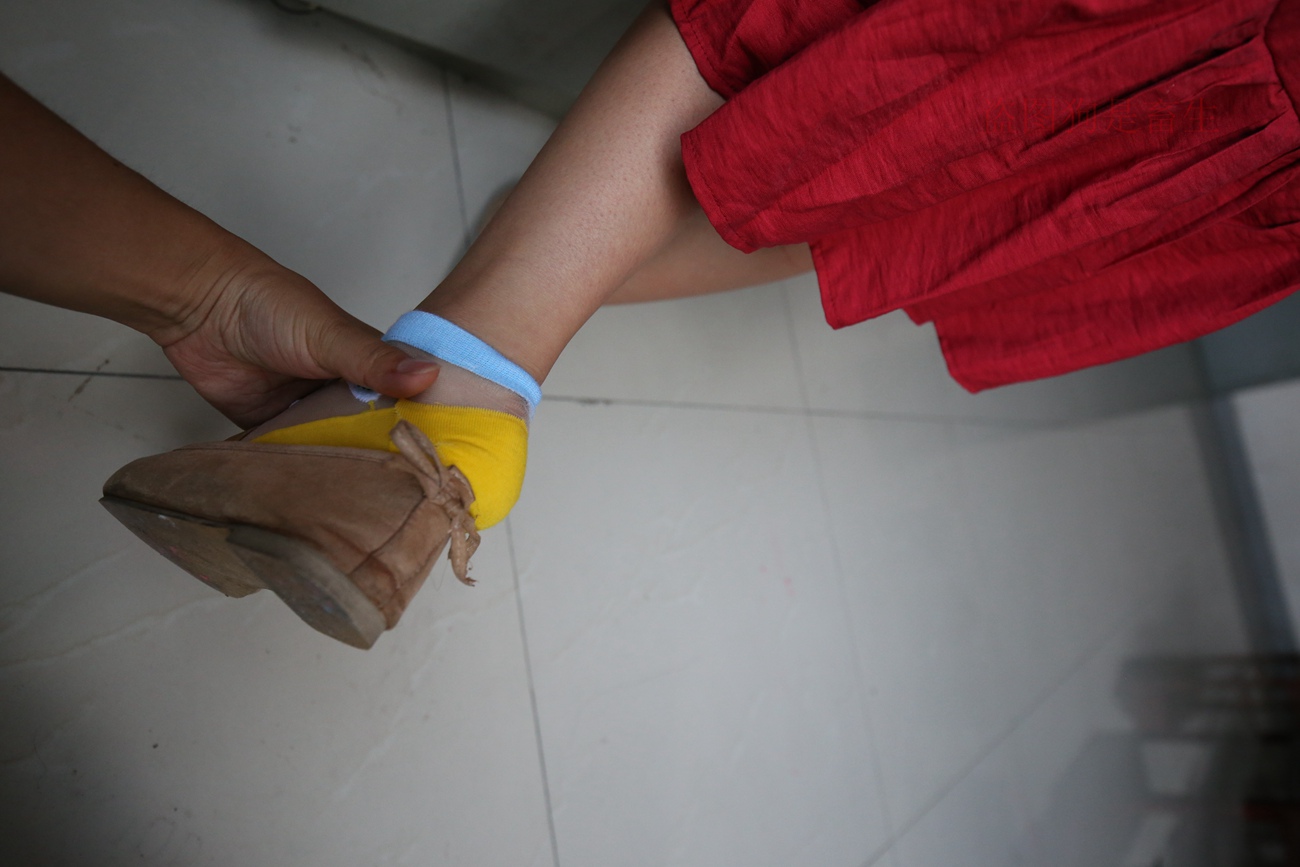 图片[63]-大西瓜爱牙膏-早期作品-Z5-4 电梯冰丝+裸足(2)[180P] – 速更版-美库