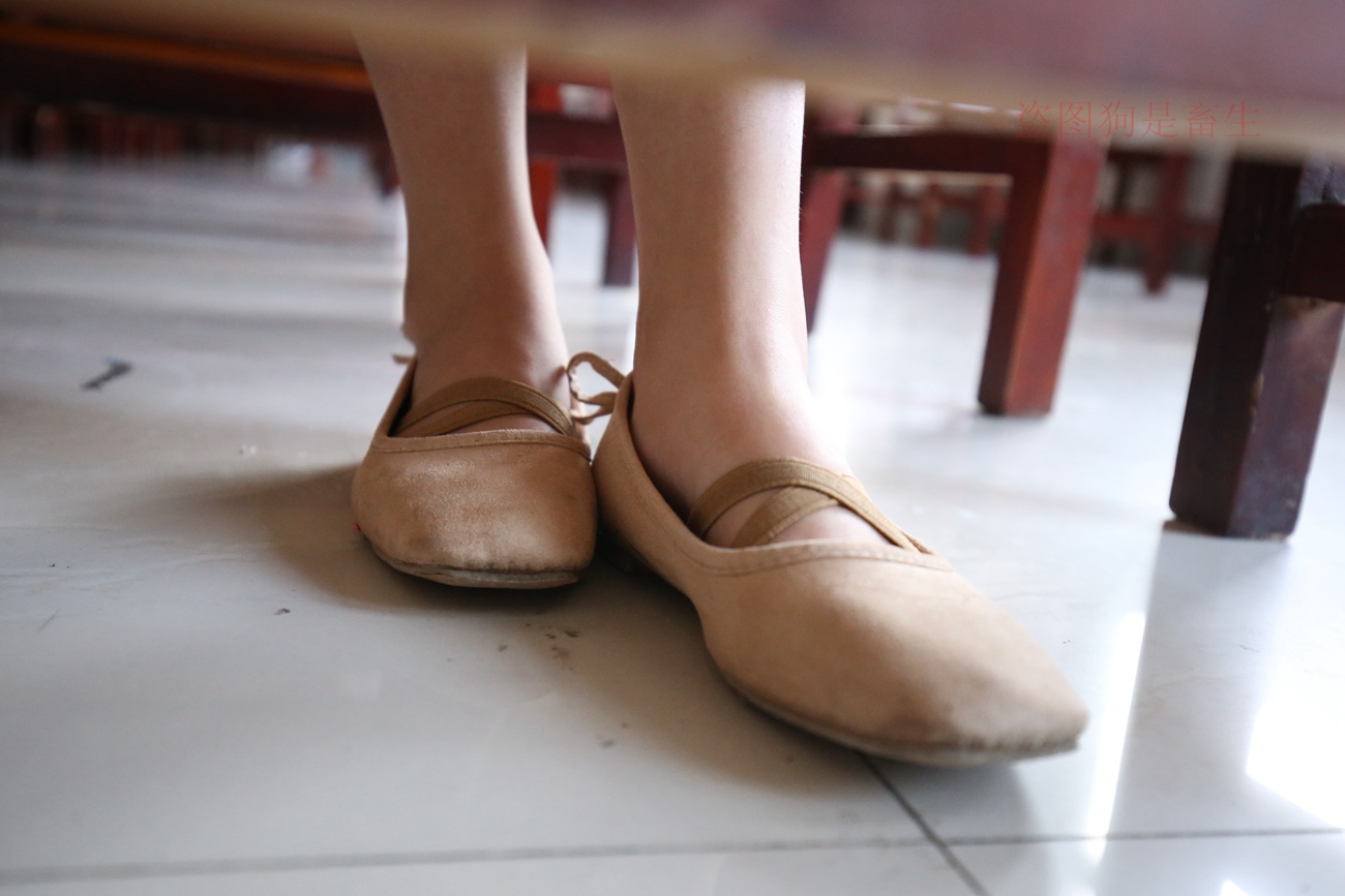 图片[133]-大西瓜爱牙膏-早期作品-Z5-4 电梯冰丝+裸足(2)[180P] – 速更版-美库