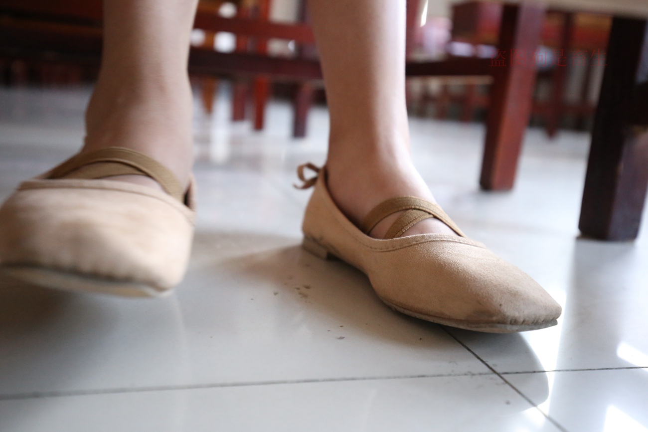 图片[137]-大西瓜爱牙膏-早期作品-Z5-4 电梯冰丝+裸足(2)[180P] – 速更版-美库