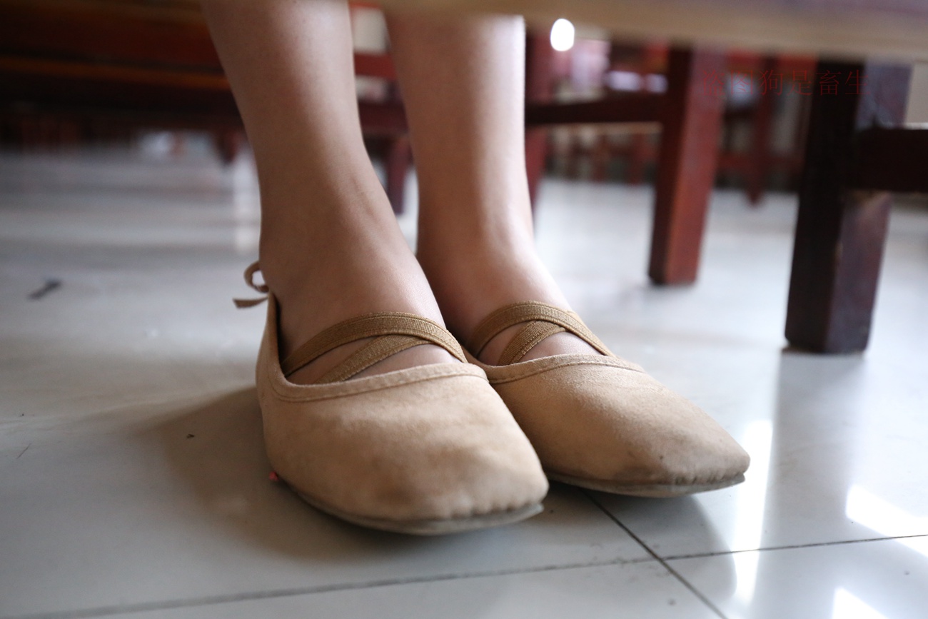 图片[136]-大西瓜爱牙膏-早期作品-Z5-4 电梯冰丝+裸足(2)[180P] – 速更版-美库