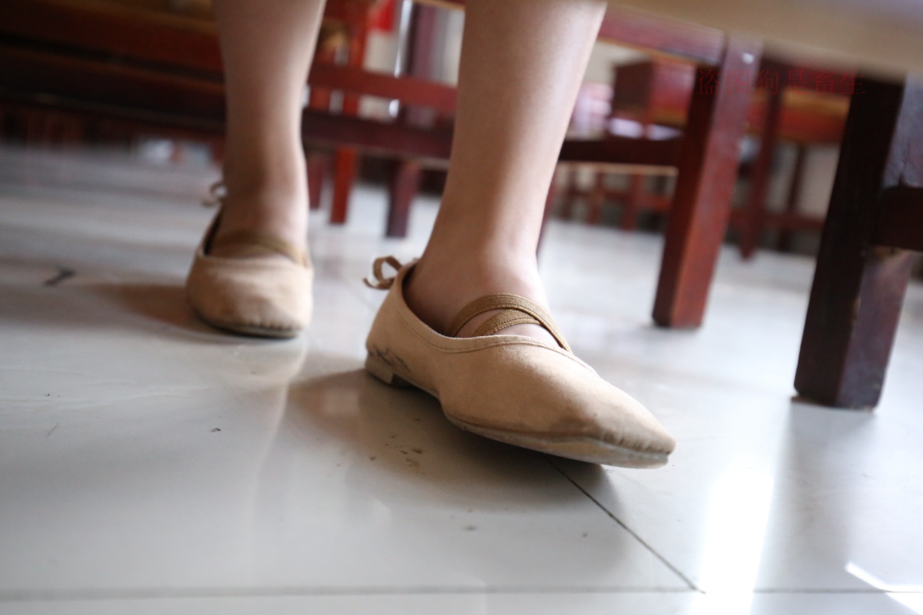 图片[140]-大西瓜爱牙膏-早期作品-Z5-4 电梯冰丝+裸足(2)[180P] – 速更版-美库